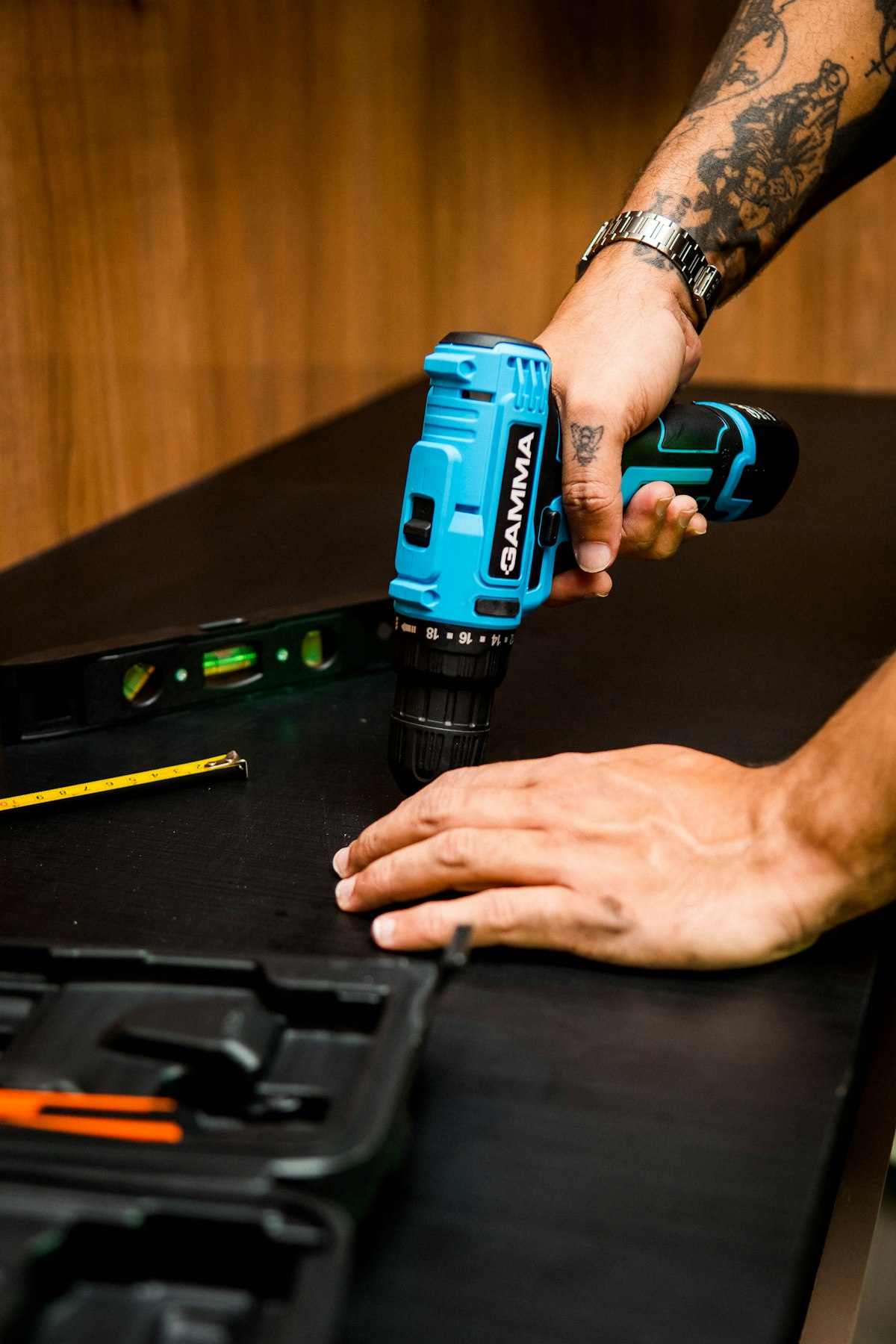 Bosch vs Makita vs DeWalt vs Milwaukee – która wiertarko-wkrętarka jest najlepsza w 2026?